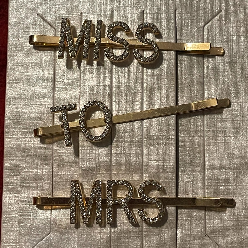 'Miss To Mrs' bobby pin